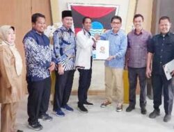 PKS Serahkan Berkas Persyaratan Bakal Calon Wawako ke DPRD Padang