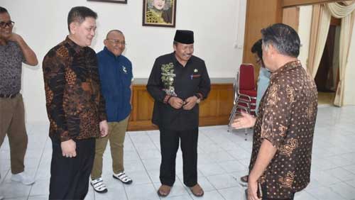 Pemkab Agam beraudiensi dengan dr Jon di mess Pemkab Agam di Belakang Balok Bukittinggi