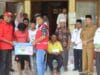 Pemkab Pasbar Beri Bantuan kepada ABK Bagan Roses 01