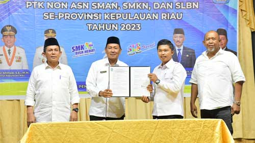 Guru PTK Non ASN se-Kota Batam Tandatangani Surat Perjanjian Kontrak 1 Penandatanganan Surat Perjanjian Kontrak (SPK) Pendidik dan Tenaga Kependidikan (PTK) Non ASN Tahun 2023 Provinsi Kepulauan Riau