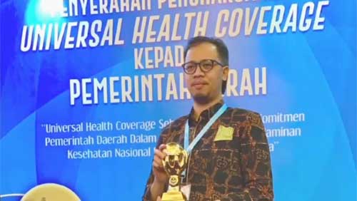 Walikota Bukittinggi, Erman Safar Dapat Penghargaan UHC dari Wapres