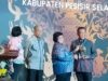 Bupati Pessel, Drs. Rusma Yul Anwar, M.Pd menerima penyerahan Piala Adipura Tahun 2022 dari Menteri Lingkungan Hidup dan Kehutanan (LHK) RI, Siti Nurbaya di Manggala Wanabakti Kementerian Lingkungan Hidup dan Kehutanan RI, kemarin di Jakarta