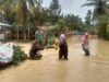 Personel Kepolisian Salurban Bantuan Untuk Korban Banjir Di Jorong Sarana Baru