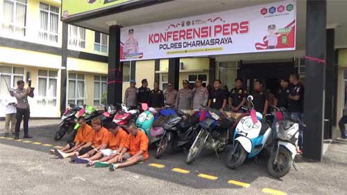 Operasi Jaran 2023, Polres Dharmasraya Ringkus Empat Tersangka Pelaku Curanmor dan Curat 1 Polres Dharmasraya Ringkus Empat Tersangka Pelaku Curanmor dan Curat