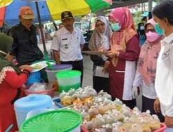 Puskesmas Sungai Durian Ambil Sampel Jajanan Pabukoan di Pasar Sapan