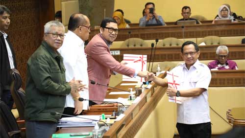 Raker Komisi II DPR RI dengan perwakilan pemerintah.