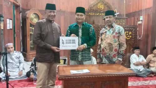 Bupati Pesisir Selatan Rusma Yul Anwar Safari Ramadhan di Masjid Raya Nurul Ulum