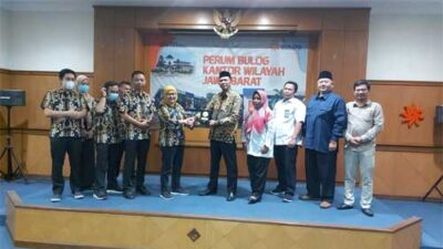 Anggota DPD RI, Asep Hidayat di Kantor Wilayah Bulog Jawa Barat