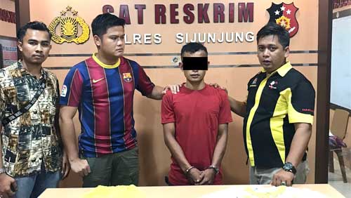 Tersangka pencabulan anak di bawah umur yang merupakan anak kandung sendiri ditangkap Unit Opsnal Satreskrim dan unit IV Satreskrim Polres Sijunjung