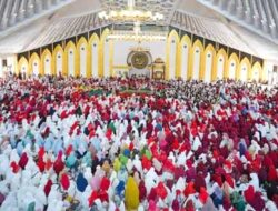 Bersama Mama Dedeh, Ribuan Jamaah Hadiri Tablig Akbar di Masjid Agung Dharmasraya