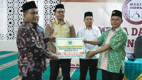 Tim Pemprov Sumbar Safari Ramadan ke Masjid Agung Al Madani Kamang Baru Sijunjung