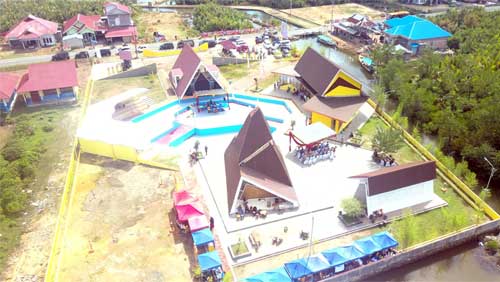 Tourism Information Center (TIC) yang terletak di Nagari Carocok Anau Ampang Pulai, Kecamatan Tarusan, Kabupaten Pesisir Selatan