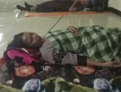 Demi Pengobatan, Tri Handoko dan Istri Tidur di Teras Masjid Sekitar RS Jantung Harapan Kita Jakarta