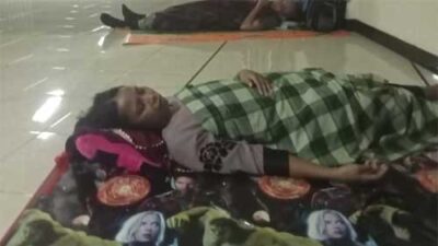 Demi Pengobatan, Tri Handoko dan Istri Tidur di Teras Masjid Sekitar RS Jantung Harapan Kita Jakarta