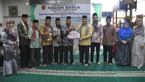 Wabup Agam Salurkan Bantuan Pembangunan Masjid Nurul Huda Sawah Rang Suayan