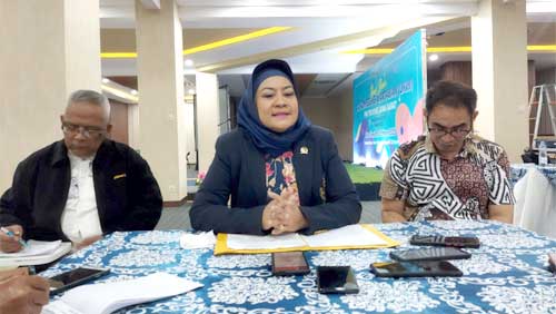 Anggota DPR RI Komisi IX, Wenny Haryanto saat konferensi pers