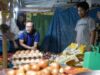 Mendag Zulkifli Hasan Saat Memantau Ketersediaan Stok Dan Kestabilan Harga Bapok Di Pasar Sentral Lama, Mamuju, Sulawesi Barat