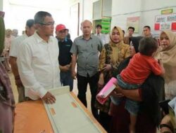 Pemko Payakumbuh Kembali Serahkan Bantuan Pangan Stunting
