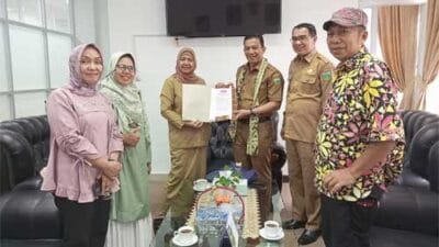 Ketua DPD Satu Pena Sumatera Barat Serahkan Naskah Tujuh Resolusi IMLF ke Pemko Padang Panjang