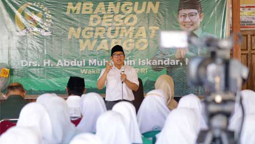 Wakil Ketua DPR RI, Abdul Muhaimin Iskandar (Gus Muhaimin) dalam acara Safari Ramadhan bertajuk “Mbangun Deso Ngerumat Wargo” di Kabupaten Tulungagung