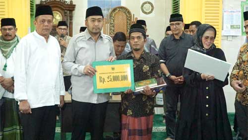 Wakil Gubernur Sumatera Barat, Audy Joinaldy saat Safari Ramadan di Masjid Ikhlas Kelurahan Payolansek