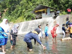 BPBD Sumbar Gelar Aksi Bersih Sungai di Bendungan Batang Kuranji