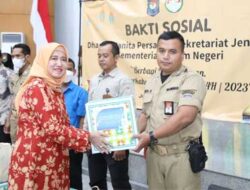 DWP Kemendagri Gelar Bakti Sosial bersama Para Pamdal, OB dan Pramusaji