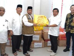 Sekjen Kemendagri Kembali Salurkan 100 Paket Bantuan bagi Korban Longsor Pulau Serasan