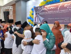 Momen haru dalam acara berbagi keberkahan bersama 500 anak yatim saat Bupati Agam gendong anak yatim