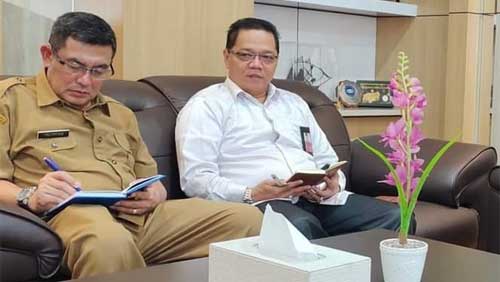 Kepala Kantor Kementerian Agama (Kakan Kemenag) Kota Sawahlunto, H. Dedi Wandra Saat Mengikuti Rapat Koordinasi Terkait Teknis Pelaksanaan Sholat Id