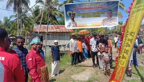 Senator Papua Barat, Dr. Filep Wamafma melakukan kunjungan kerja (kunker) di Distrik Kamundan, Kabupaten Teluk Bintuni