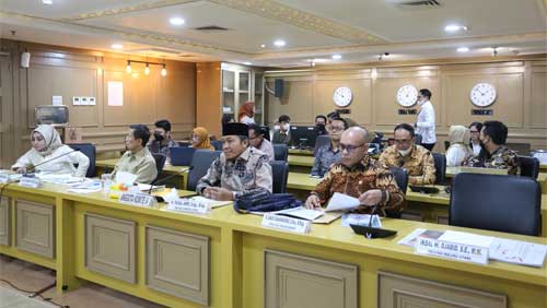 Sesi kedua fit and proper test calon anggota BPK RI yang diikuti oleh Slamet Edy Purnomo dan Dewi Yustisiana