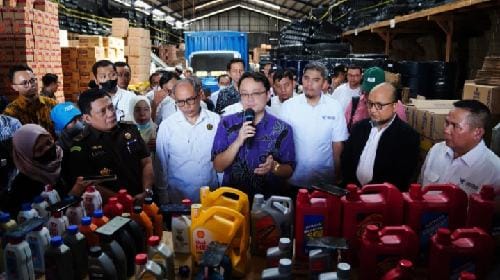 Kemendag Gerebek Produk Pelumas Ilegal Senilai Rp16,5 Miliar 1 IMG 20230417 194713 resize 40