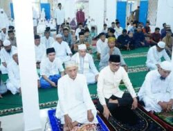 Wakil Ketua DPRD Muba Salat Idul Fitri di Masjid Al-Ikhlas Desa Muara Teladan