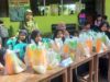 Keluarga Besar SDIT Al Qudwa Pessel Bagikan Sembako