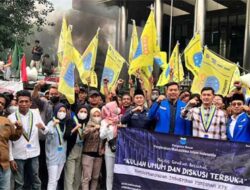 Pengurus Besar Pergerakan Mahasiswa Islam Indonesia (Pb Pmii) Menggelar Kuliah Umum Dan Diskusi Terbuka Di Depan Kantor Komisi Pemberantasan Korupsi (Kpk) Ri