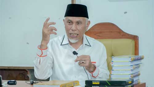 Gubernur Sumatera Barat, Mahyeldi saat Safari Ramadhan di Masjid Baiturrahman, Jorong Tabing Ranah, Nagari Simalanggang