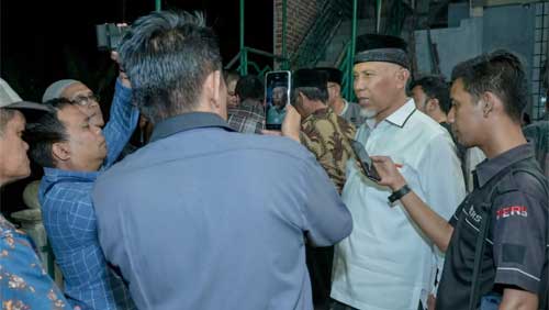 Sesuai Arahan Gubernur, Pemko Payakumbuh Siapkan Berbagai Langkah Sambut Libur Lebaran 1 Gubernur Mahyeldi berikan keterangan kepada wartawan, usai Safari Ramadan di Masjid Mujahadah Sawah Padang, Kecamatan Payakumbuh Selatan, Kota Payakumbuh