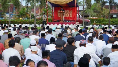 Pemkab Agam Laksanakan Salat Id di Halaman Kantor Bupati 1 Pemkab Agam Laksanakan Salat Id di Halaman Kantor Bupati