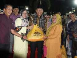 Jelang Lebaran, Pemkab Solsel Salurkan Bantuan Sosial LKKS