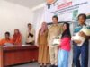 Walikota Deri Asta sat penyerahan bantuan pangan untuk Keluarga Penerima Manfaat