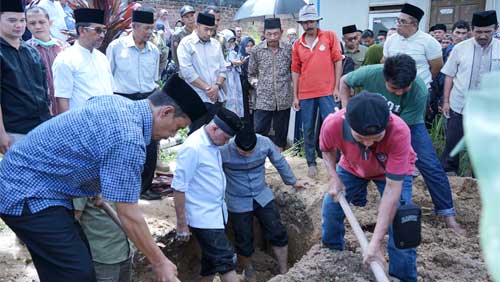 Suasana pemakaman Afdal