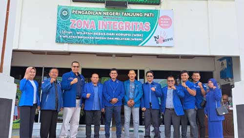 Pengurus DPC Demokrat Limapuluh Kota di Kantor PN Tanjung Pati