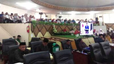 Penyampaian Pendapat Akhir Fraksi Fraksi DPRD Kota Padang terhadap LKPJ Walikota TA 2022d