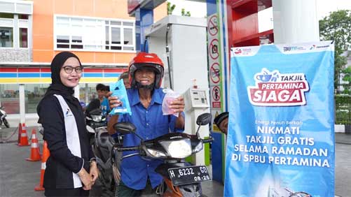 Pertamina Patra Niaga Jawa Bagian Tengah Bagikan 13.630 Paket Takjil di 227 SPBU