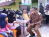 Pj Wako Payakumbuh Serahkan Bantuan Pangan di Kelurahan Sapaku