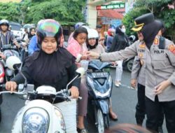 Raih Keberkahan Ramadan, Polres Payakumbuh Bagikan Takjil Gratis