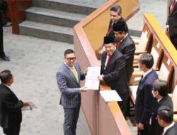 Dewan Perwakilan Rakyat (Dpr) Ri Mengesahkan Rancangan Undang-Undang (Ruu) Yang Mengatur Delapan Provinsi Menjadi Undang-Undang (Uu)