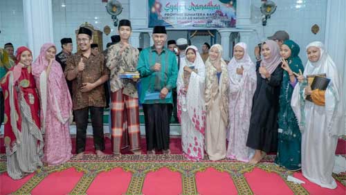 Mahyeldi Ansharullah saat Safari Ramadan di Masjid Ikhlas Korong Balah Aie, Nagari Koto Tinggi