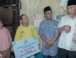Guru TK Honorer di Solsel Dapat Bantuan Bedah Rumah